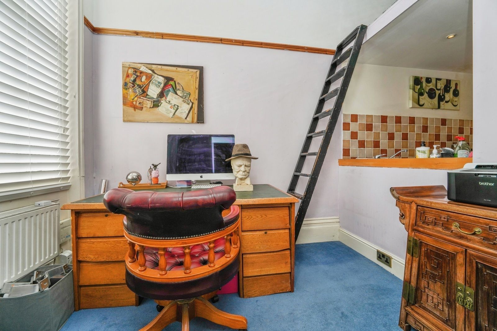 Study with a desk, captain's chair and shelving