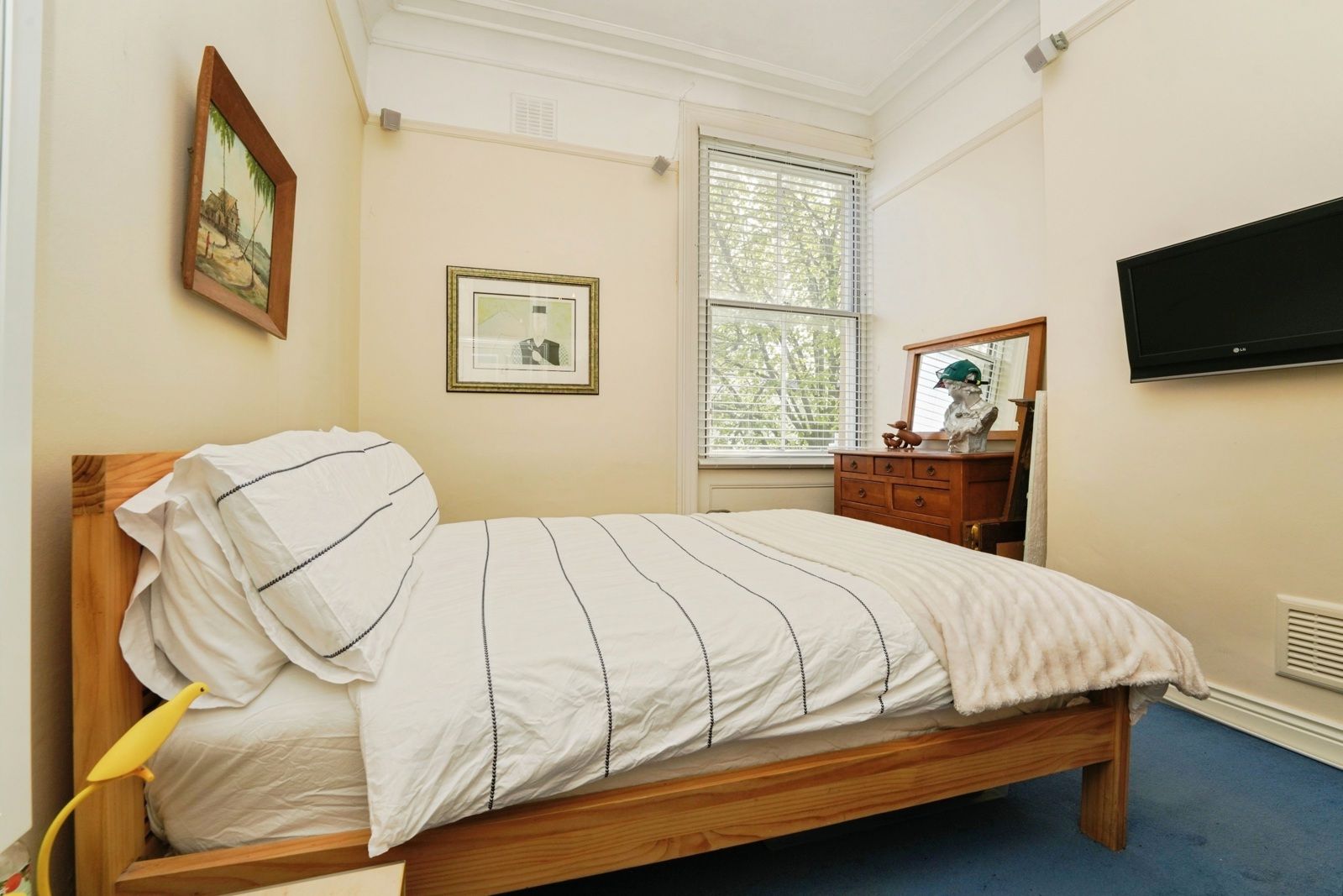 Second bedroom with a bed, chest of drawers and wall-mounted television